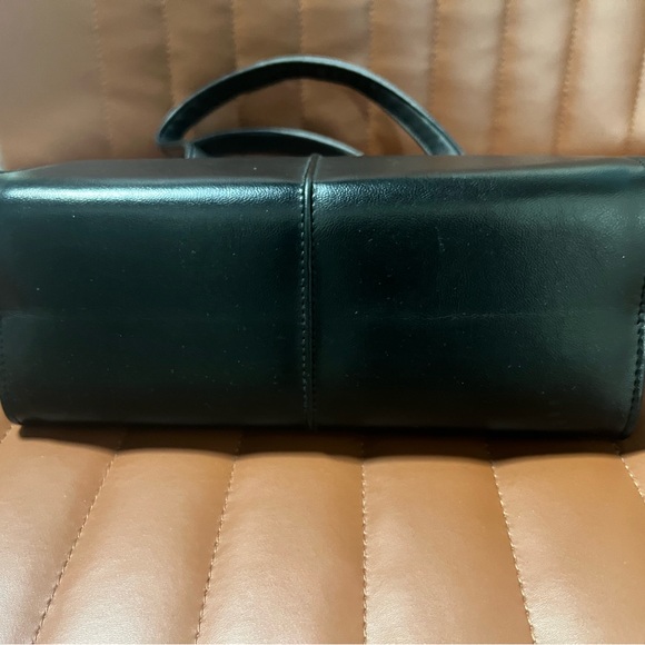 Vintage Black Leather Handbag - Picture 6 of 9